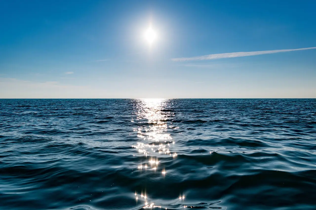 sea, horizon, sun, sunlight, sky, ocean, reflection, seascape, water, waves, liquid, nature, blue sky, blue water, blue sea, blue ocean